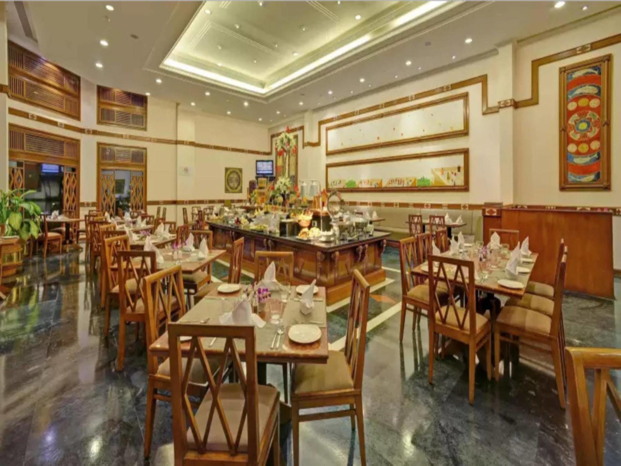 The Ummed Ahmedabad Airport Hotell Exteriör bild