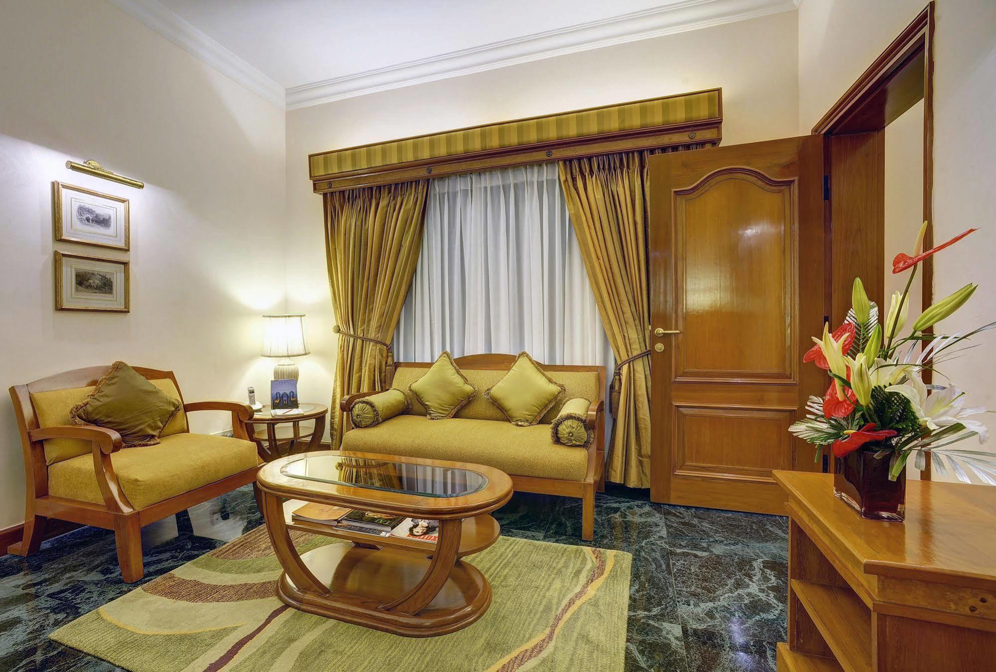 The Ummed Ahmedabad Airport Hotell Exteriör bild