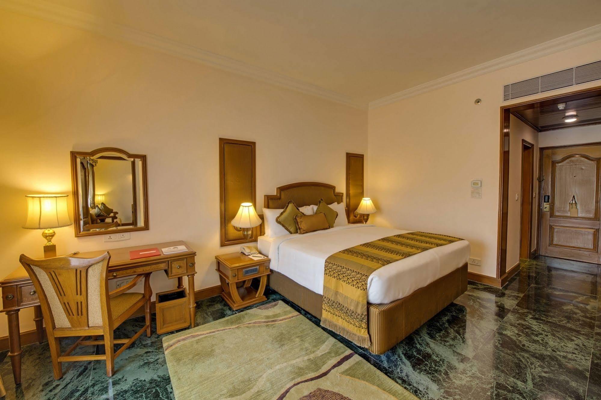 The Ummed Ahmedabad Airport Hotell Exteriör bild