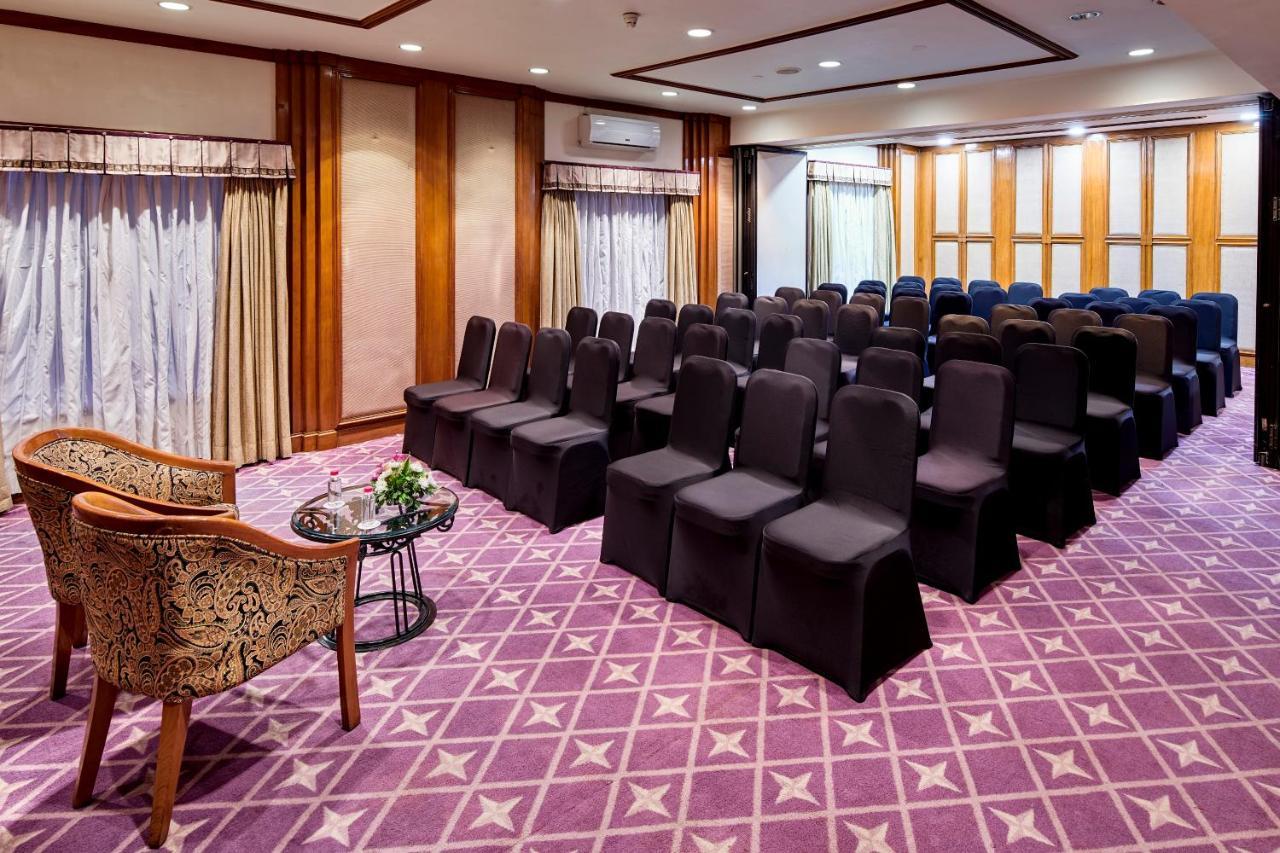 The Ummed Ahmedabad Airport Hotell Exteriör bild