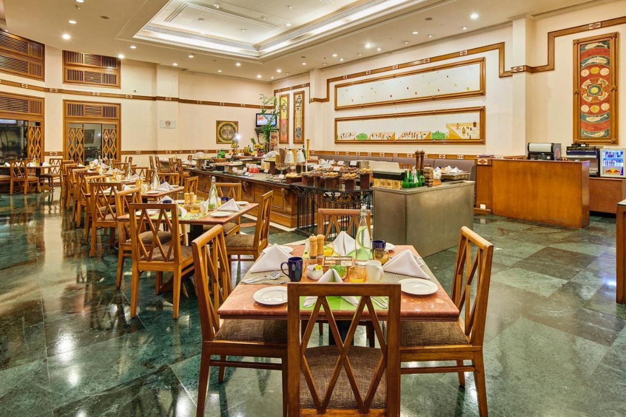 The Ummed Ahmedabad Airport Hotell Exteriör bild